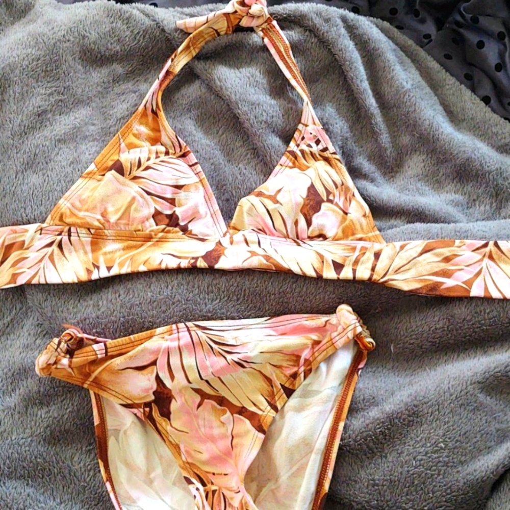 NWOT XS halter bikini set